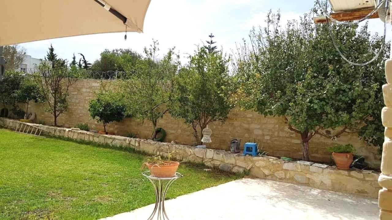 La Maison Les Pins Chambre D'Hote Chez L'Habitant La Marsa Exterior photo